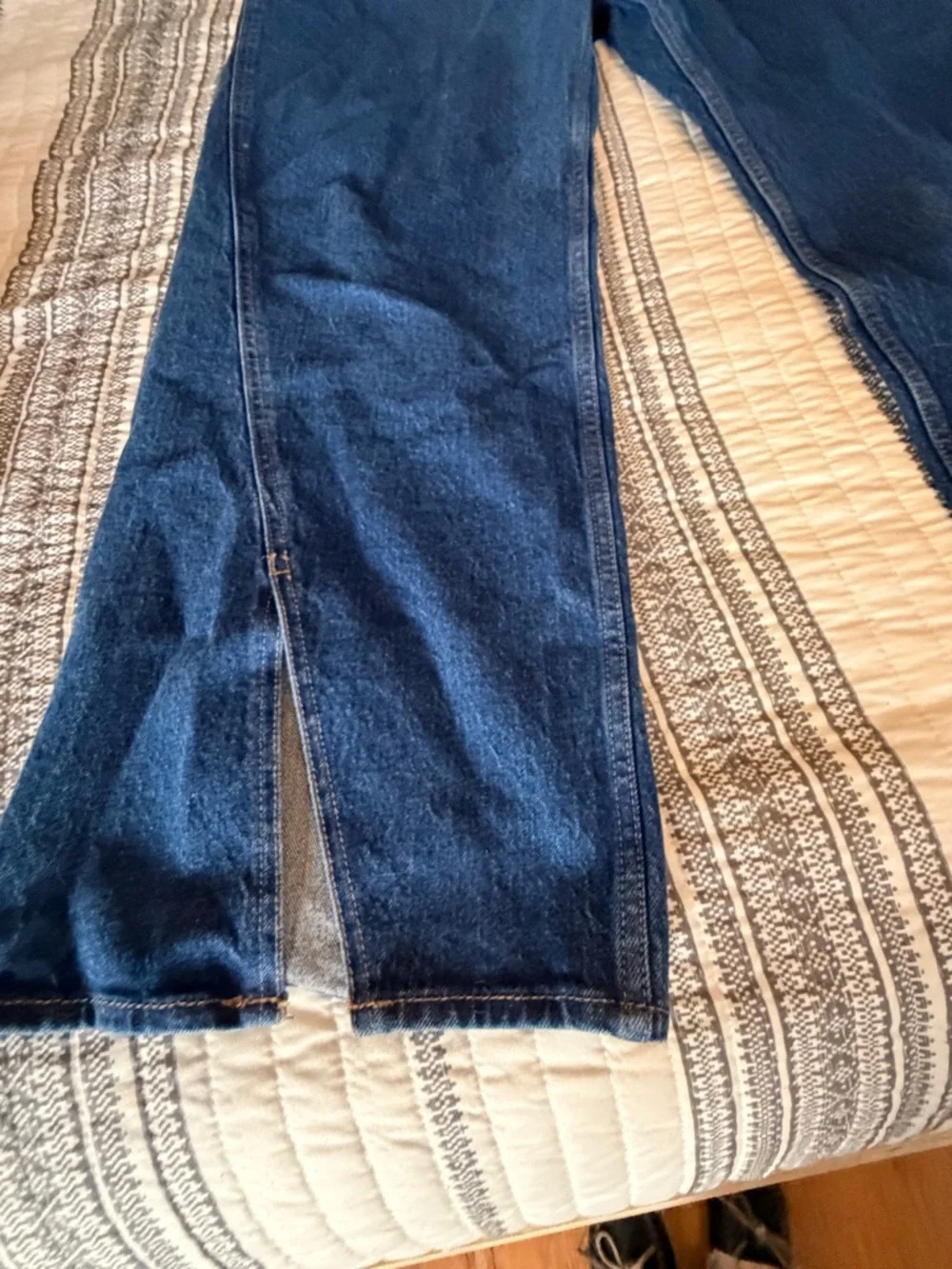 2 pairs of Abercrombie & Fitch Denim High-Rise Jeans - Picture 5 of 11